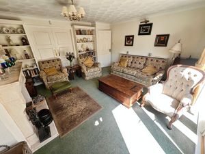 Lounge- click for photo gallery